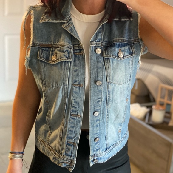 Calvin Klein Jean Vest - Picture 2 of 5